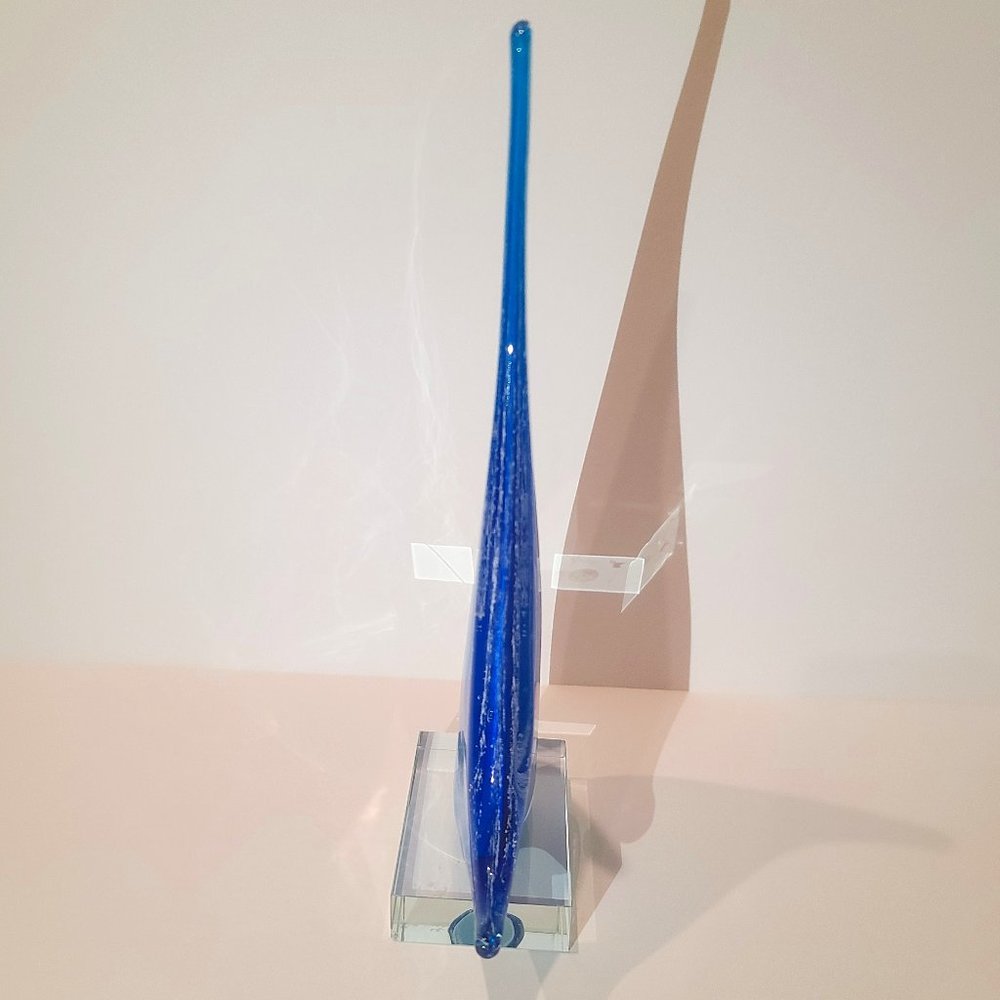 💕SOLD💕Contemporary Blown Glass Sailboat Sculpture - Picture 3 of 7